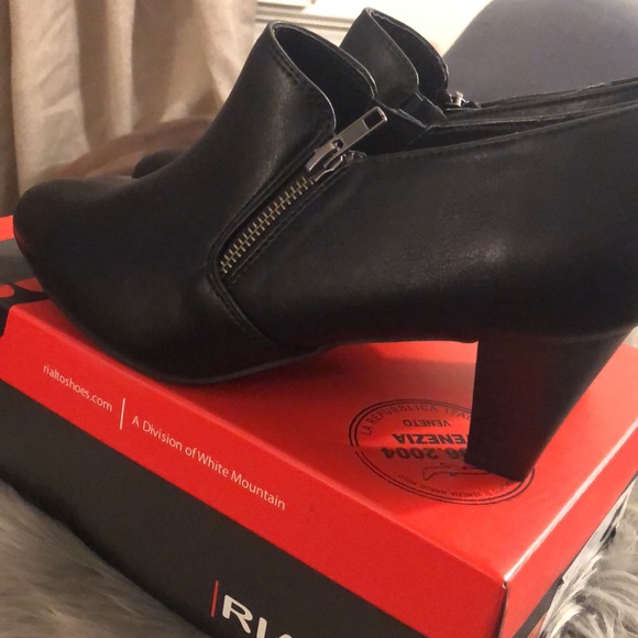 Rialto Black Shoe-Style:Sarina - Picture 3 of 5
